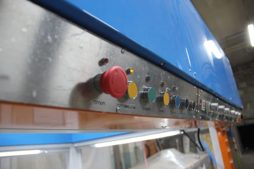 Малярная машина с ЧПУ для окраски межкомнатных дверей