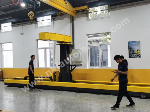 Линейный рельс с вращающимся перевернутым консольным креплением